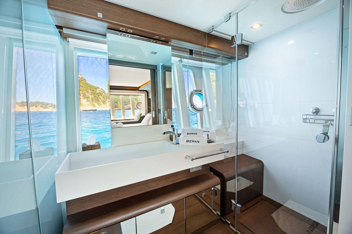2016 Ferretti Yachts 81 