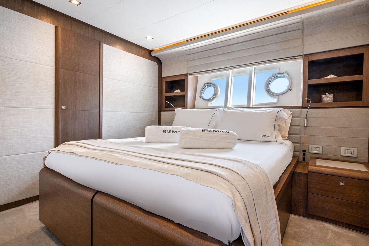 2016 Ferretti Yachts 81 