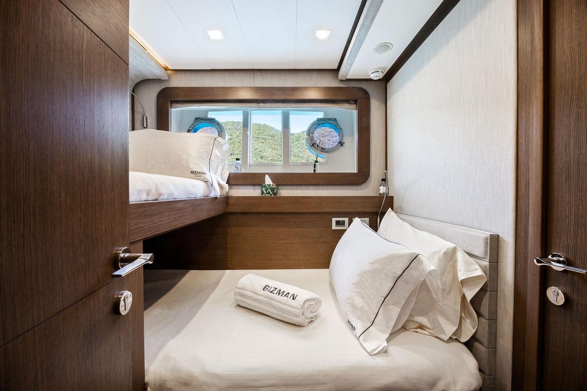2016 Ferretti Yachts 81 