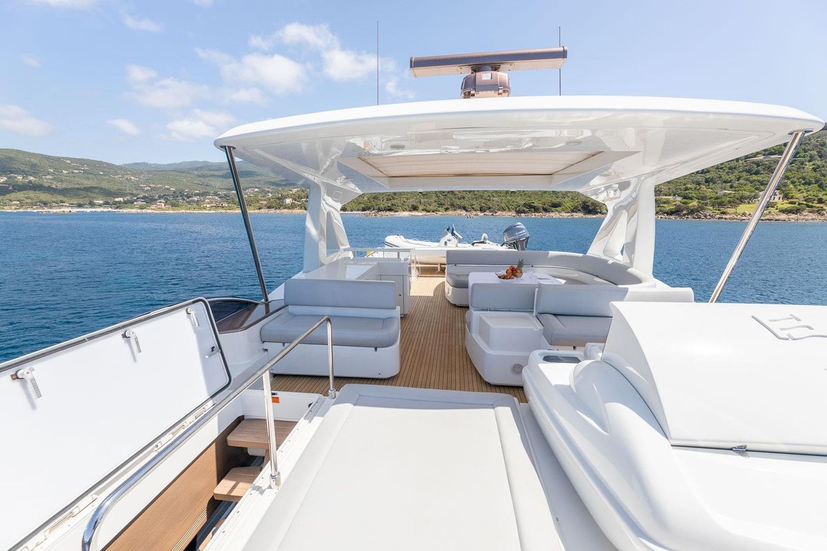 2016 Ferretti Yachts 81 