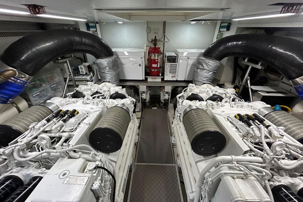 2016 Ferretti Yachts 81 