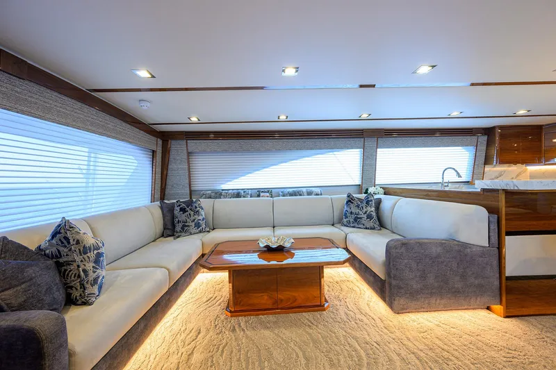 A Salt Weapon Yacht Photos Pics Viking 80 A SALT WEAPON - Salon Sofa