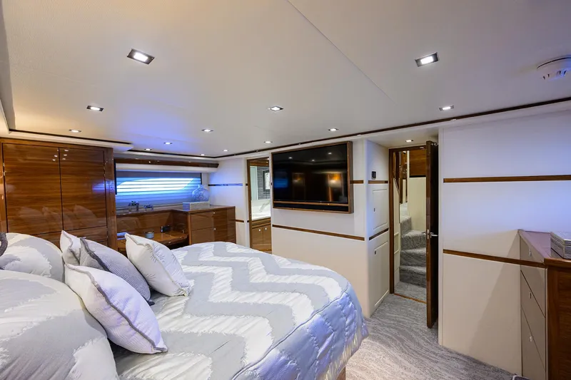 A Salt Weapon Yacht Photos Pics Viking 80 A SALT WEAPON - Master Stateroom