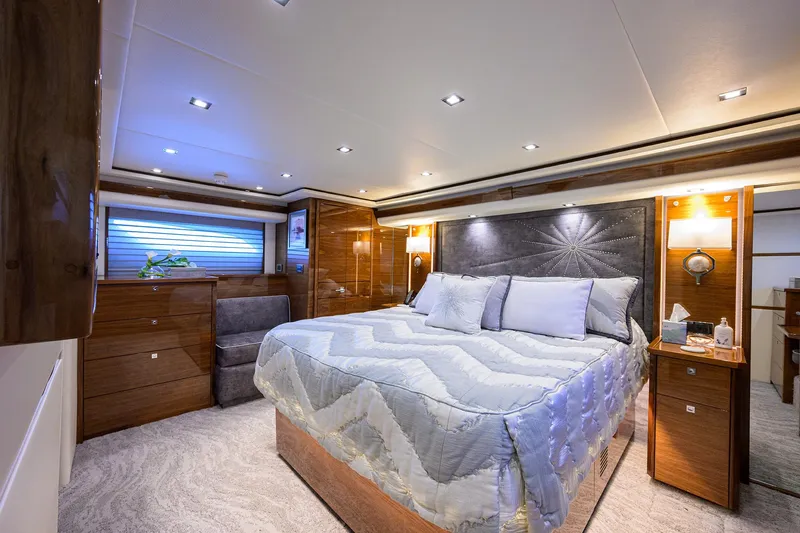 A Salt Weapon Yacht Photos Pics Viking 80 A SALT WEAPON - Master Stateroom Berth