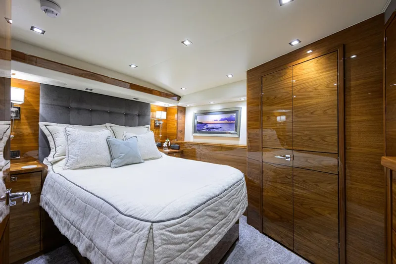 A Salt Weapon Yacht Photos Pics Viking 80 A SALT WEAPON - Port Guest Stateroom