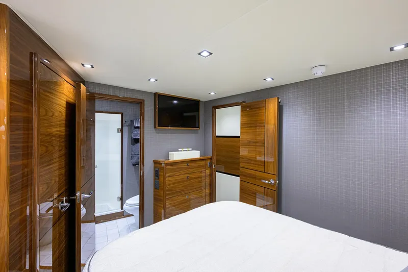 A Salt Weapon Yacht Photos Pics Viking 80 A SALT WEAPON - Port Guest Stateroom