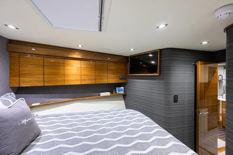 A Salt Weapon Yacht Photos Pics Viking 80 A SALT WEAPON - Forward VIP Stateroom