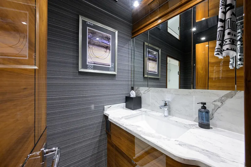 A Salt Weapon Yacht Photos Pics Viking 80 A SALT WEAPON - Forward VIP Head