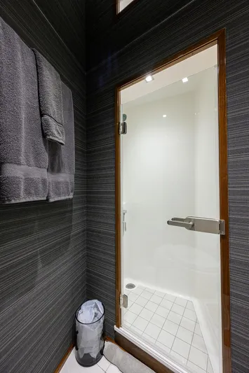 A Salt Weapon Yacht Photos Pics Viking 80 A SALT WEAPON - Forward VIP Head