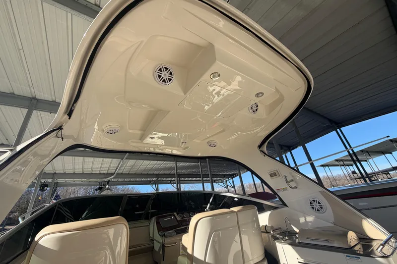  Yacht Photos Pics 2014 Sea Ray 370 Sundancer boat interior with seating and overhead speakers.