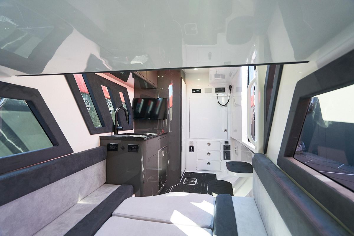 2021 Midnight Express 43 