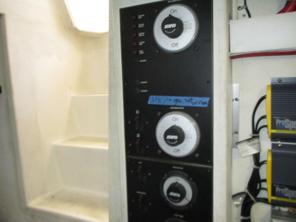 2000 Bayliner 52 
