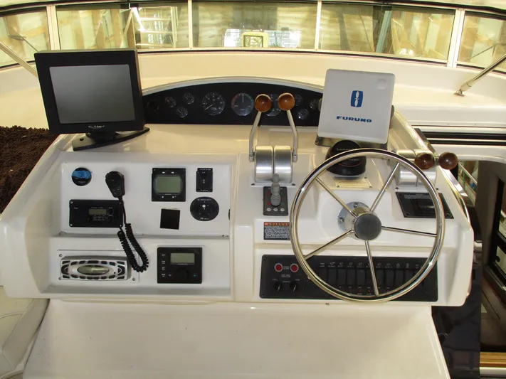 Spice Yacht Photos Pics 2000 Bayliner 5288 Pilot House helm with steering wheel, controls, and navigation equipment.