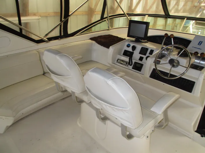 Spice Yacht Photos Pics 2000 Bayliner 5288 Pilot House interior with helm, steering wheel, and seating.