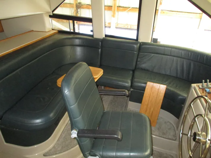 Spice Yacht Photos Pics Interior of 2000 Bayliner 5288 Pilot House with leather seating and steering wheel.