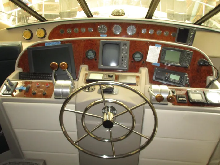 Spice Yacht Photos Pics 2000 Bayliner 5288 Pilot House helm with navigation instruments and steering wheel.