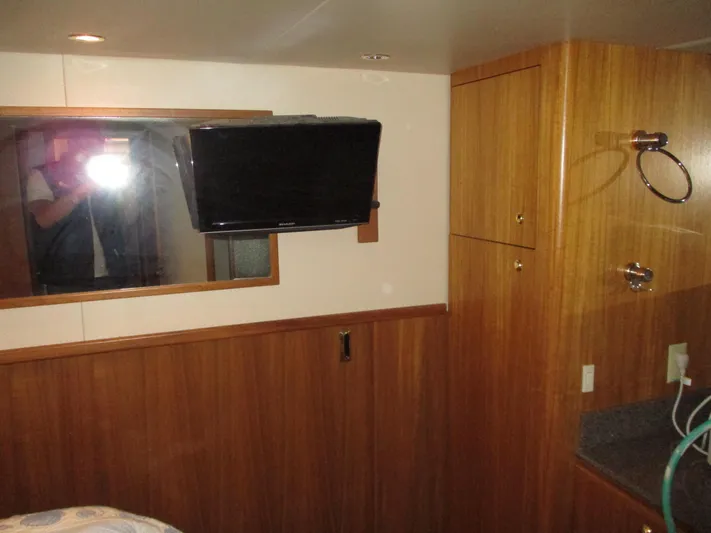 Spice Yacht Photos Pics Interior of 2000 Bayliner 5288 Pilot House with TV and wooden cabinetry.
