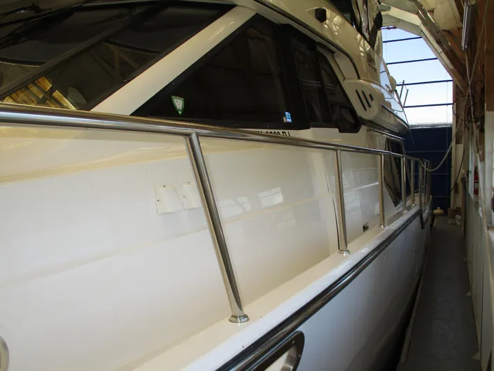 Spice Yacht Photos Pics 2000 Bayliner 5288 Pilot House yacht side view in a storage facility.