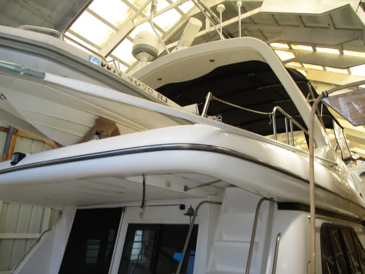 Spice Yacht Photos Pics 2000 Bayliner 5288 Pilot House yacht in a covered storage facility.