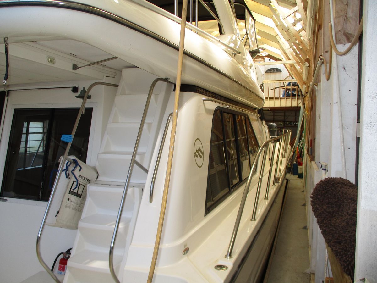 2000 Bayliner 52 