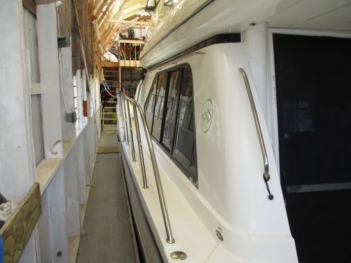 Spice Yacht Photos Pics 2000 Bayliner 5288 Pilot House yacht in a covered dock.