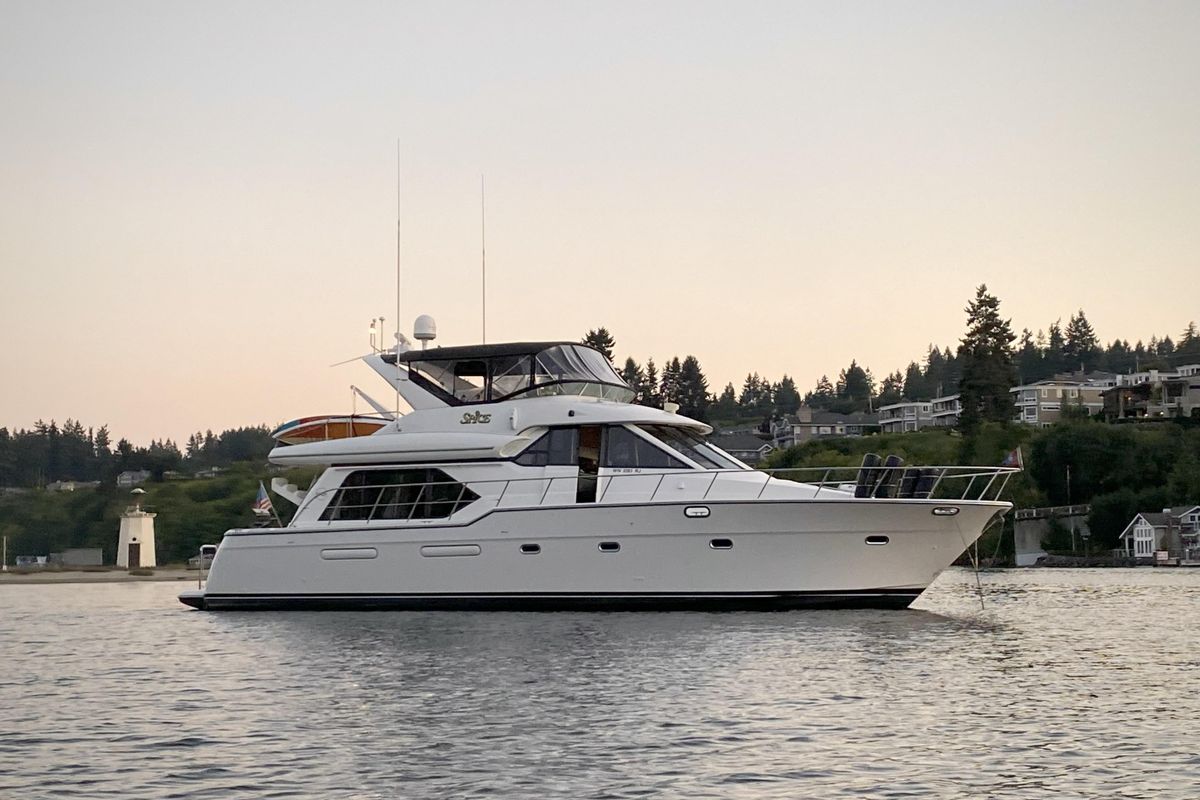 2000 Bayliner 52 