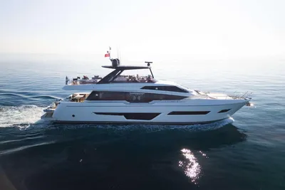 Ferretti Yachts 780