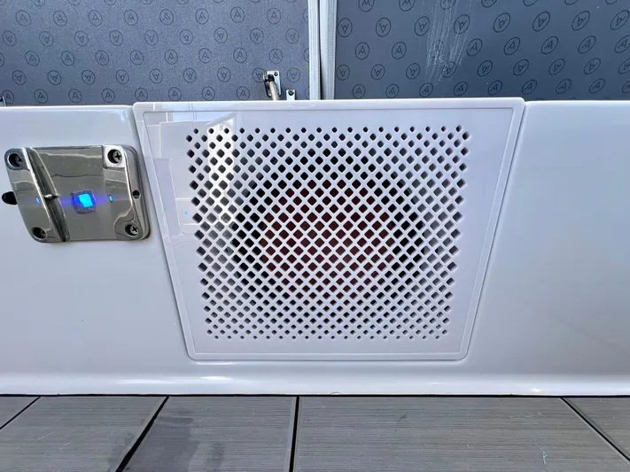 Impulse Yacht Photos Pics Aviara AV 32 Outboard 2022 boat speaker with metal grille and blue LED light.