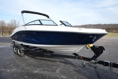 Sea Ray SPX 230