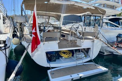Yacht