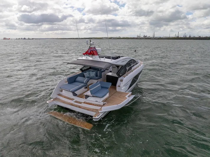  Yacht Photos Pics Fairline Targa 40 Yacht 2024 on open water.