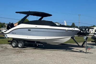 Sea Ray SLX 260 Outboard