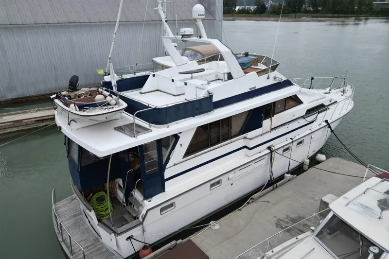 Qui-si-sana Yacht Photos Pics 1989 Jefferson 52 Victory yacht docked at marina, featuring spacious deck and classic design.