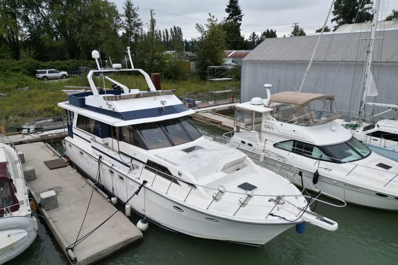 Qui-si-sana Yacht Photos Pics 1989 Jefferson 52 Victory yacht docked at marina, surrounded by other boats.