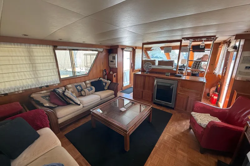 Qui-si-sana Yacht Photos Pics Interior of 1989 Jefferson 52 Victory yacht with cozy seating and wooden decor.