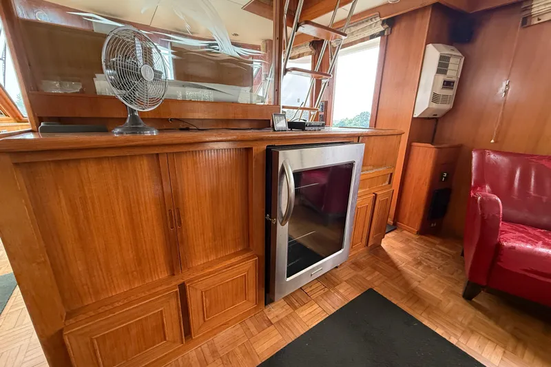 Qui-si-sana Yacht Photos Pics Interior of 1989 Jefferson 52 Victory yacht with wooden cabinetry and modern appliances.