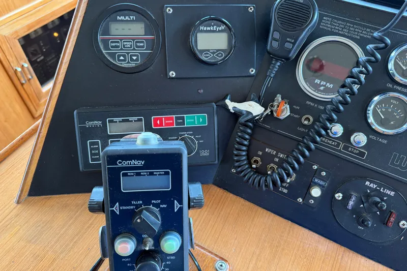 Qui-si-sana Yacht Photos Pics Control panel of a 1989 Jefferson 52 Victory boat with navigation and communication equipment.