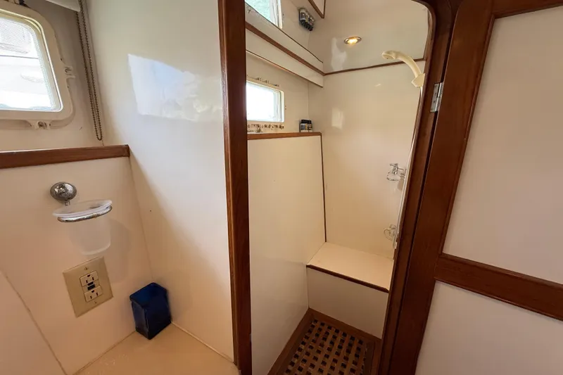 Qui-si-sana Yacht Photos Pics 1989 Jefferson 52 Victory yacht bathroom with wooden accents and shower area.