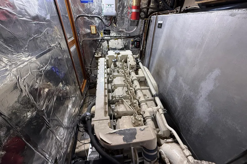 Qui-si-sana Yacht Photos Pics Engine room of a 1989 Jefferson 52 Victory yacht, featuring complex machinery and wiring.