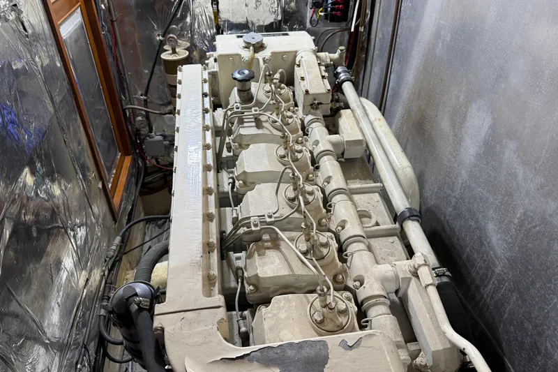 Qui-si-sana Yacht Photos Pics 1989 Jefferson 52 Victory engine room with detailed mechanical components and wiring.