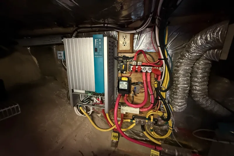 Qui-si-sana Yacht Photos Pics Electrical system in a 1989 Jefferson 52 Victory boat, featuring wiring and components.