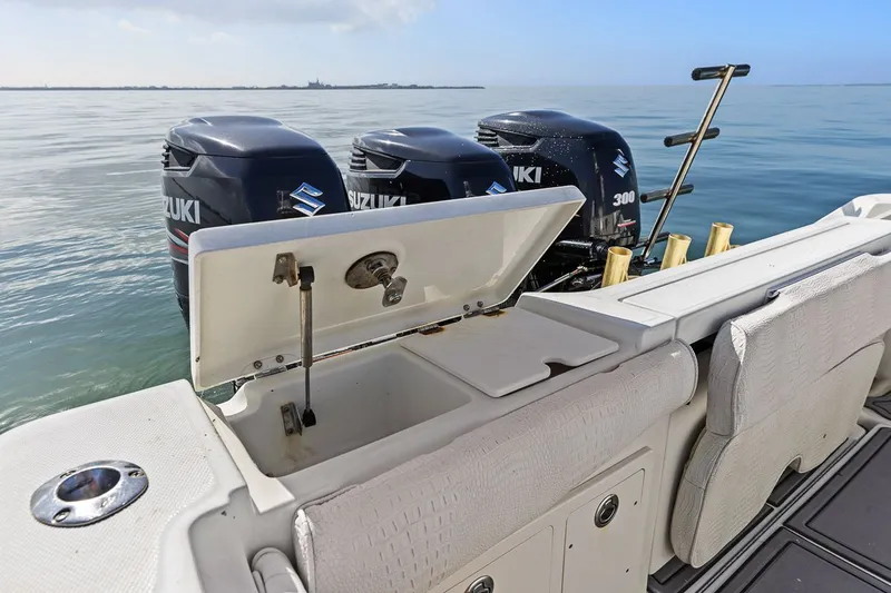  Yacht Photos Pics 2004 Hydra-Sports Vector 3300 CC with Suzuki engines on calm water.