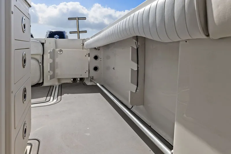  Yacht Photos Pics Interior view of a 2004 Hydra-Sports Vector 3300 CC boat.