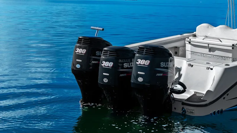  Yacht Photos Pics 2004 Hydra-Sports Vector 3300 CC with three Suzuki 300 HP engines.