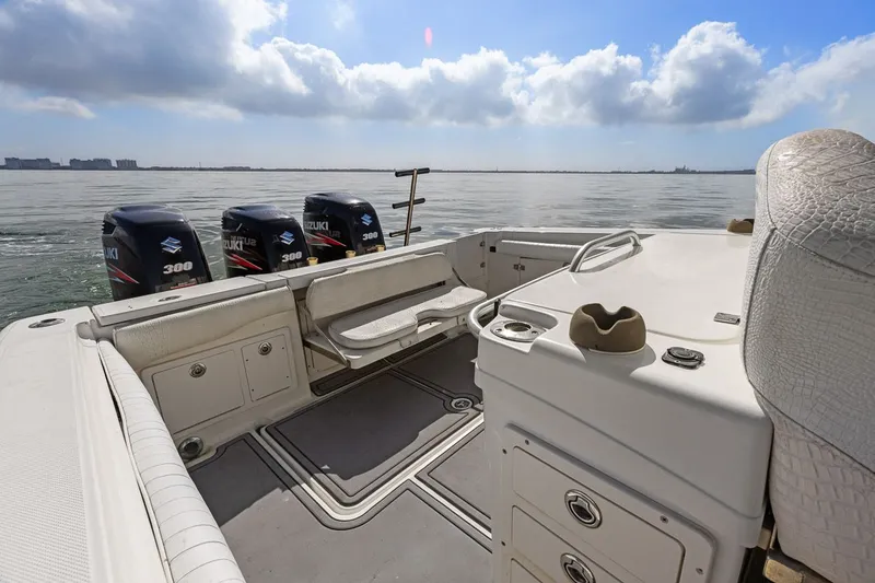  Yacht Photos Pics 2004 Hydra-Sports Vector 3300 CC with Suzuki engines on calm water.