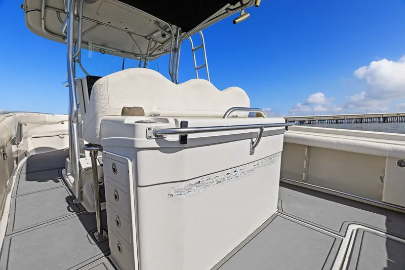  Yacht Photos Pics 2004 Hydra-Sports Vector 3300 CC boat, deck view under clear sky.