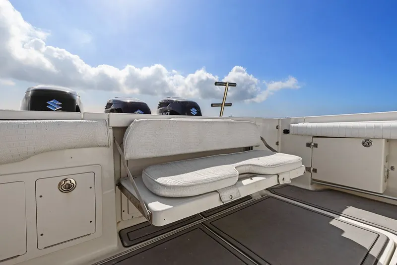  Yacht Photos Pics 2004 Hydra-Sports Vector 3300 CC with Suzuki engines, bench seating, and storage.