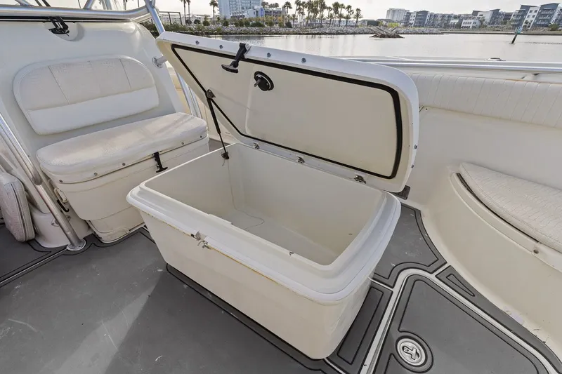  Yacht Photos Pics 2004 Hydra-Sports Vector 3300 CC with open storage compartment on deck.