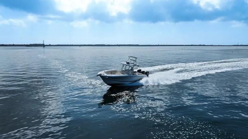  Yacht Photos Pics 2004 Hydra-Sports Vector 3300 CC on calm waters.