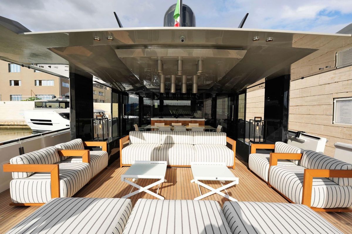 2024 Arcadia Yachts 85 